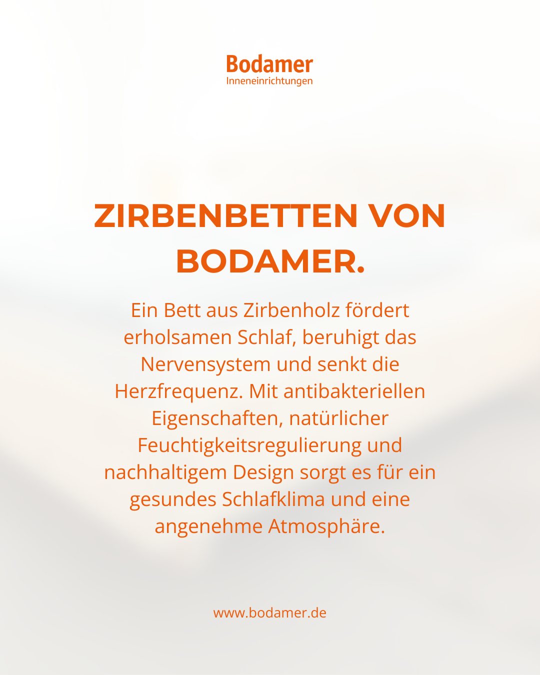 Ein Zirbenholzbett sorgt für ein gesundes Schlafklima. Die natürliche Holzstruktur wirkt antibakteriell, reguliert die Feuchtigkeit und beruhigt das Nervensystem.